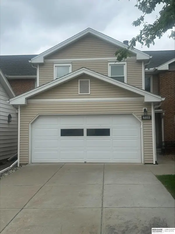 6803 Summerset Court, Lincoln, NE 68516