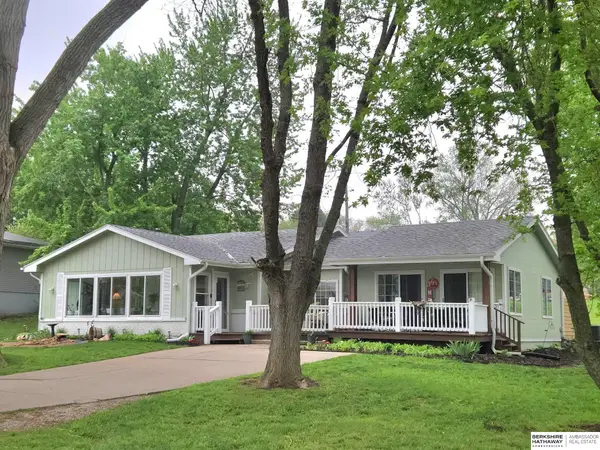 1031 Beaver Lake Boulevard, Plattsmouth, NE 68048