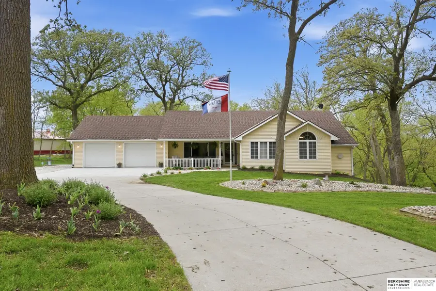 19337 Shadow Avenue, Honey Creek, IA 51542 - #2