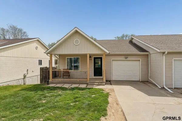 910 S 1st Street, Plattsmouth, NE 68048