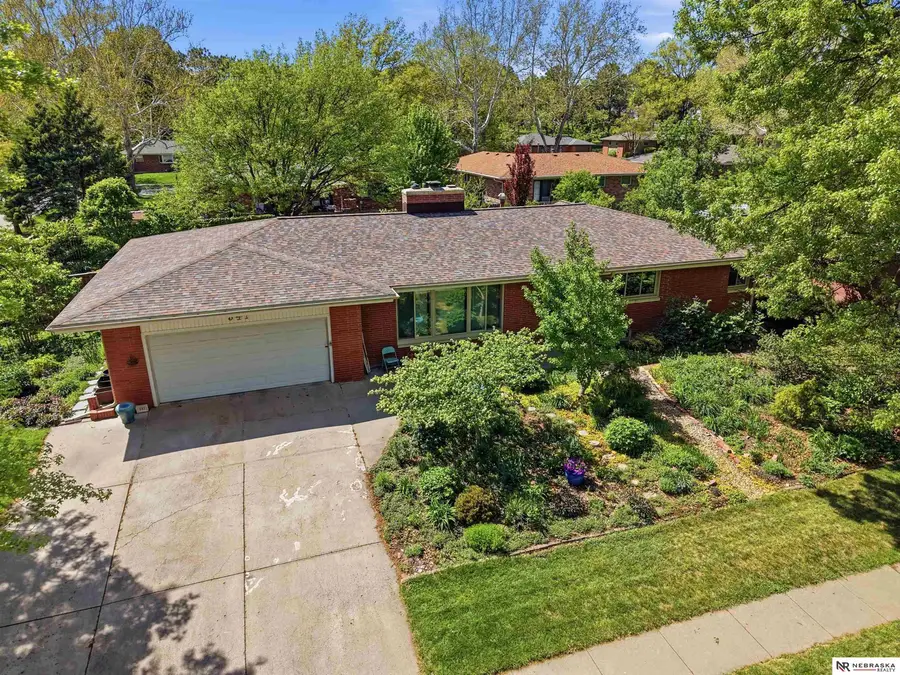 541 Lakewood Drive, Lincoln, NE 68510 - #3