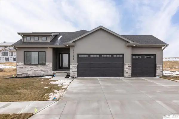 5813 N 214th Avenue Circle, Elkhorn, NE 68022