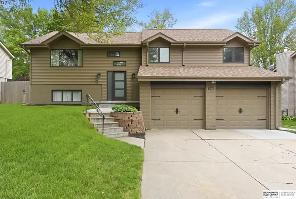 822 Driftwood Drive, Papillion, NE 68046