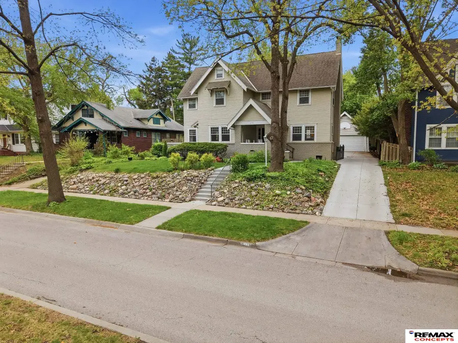 2741 Stratford Avenue, Lincoln, NE 68502 - #2