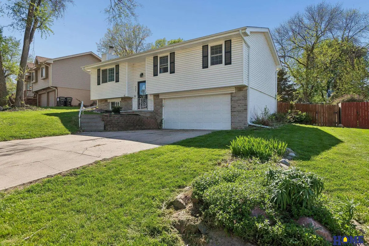 304 Flint Circle, Papillion, NE 68046 - #1