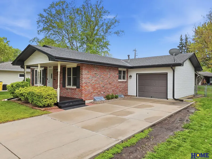 3751 Spruce Street, Lincoln, NE 68516 - #3