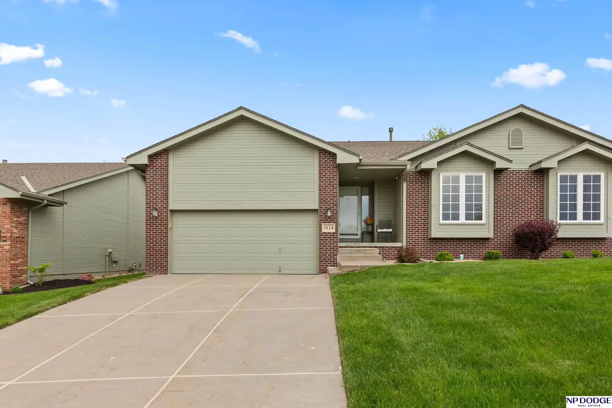 5124 Lakecrest Drive, Papillion, NE 68133 - #1