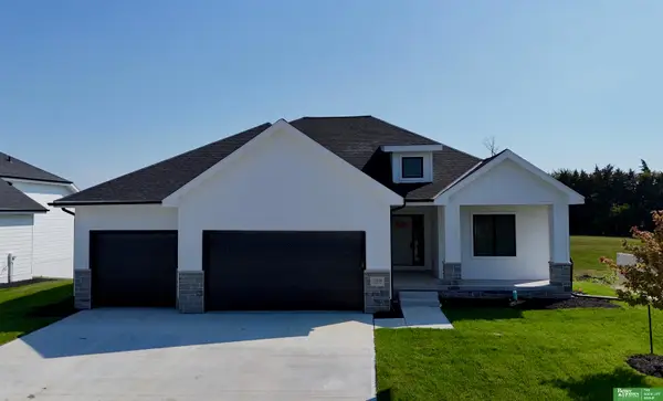 12359 Windsor Drive, Papillion, NE 68046