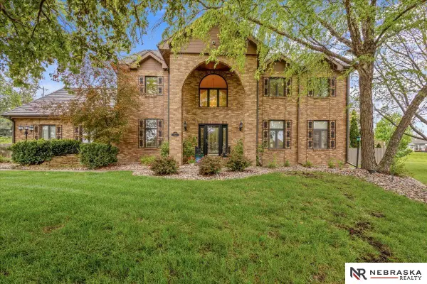 16767 J Circle, Omaha, NE 68135