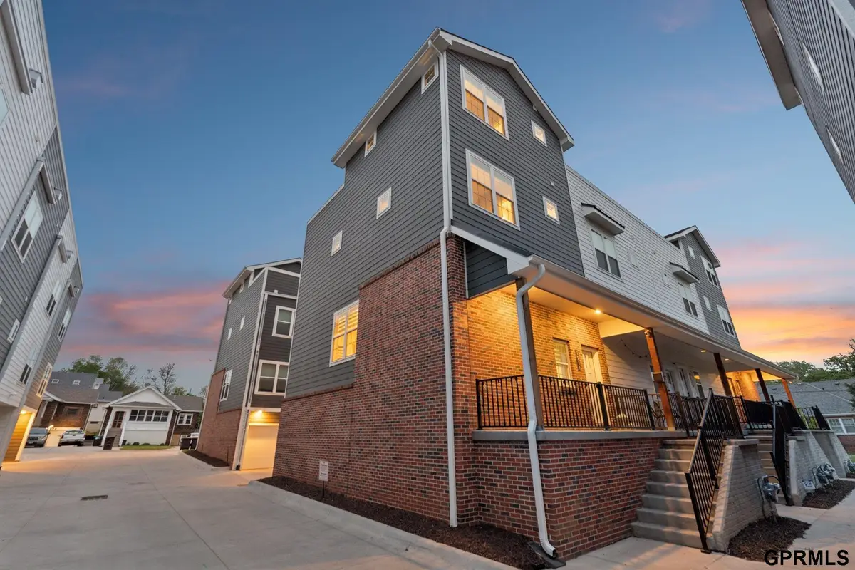 1911 Dahlman Rows Plaza, Omaha, NE 68108 - #1
