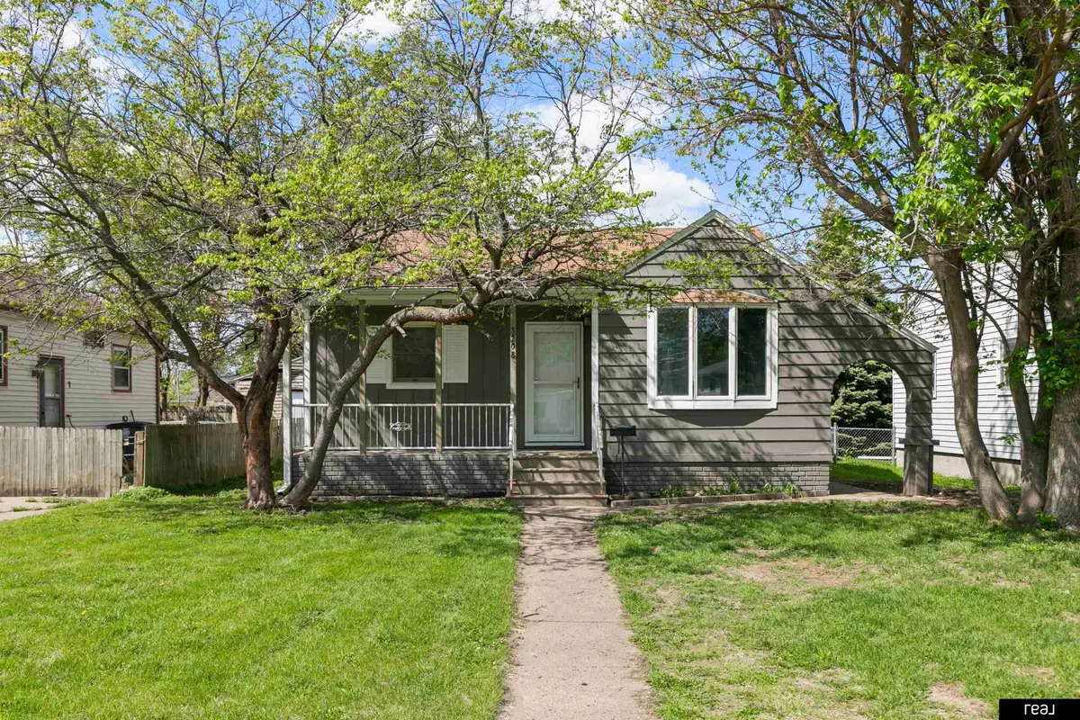 3208 8th Avenue, Council Bluffs, IA 51501 - #1