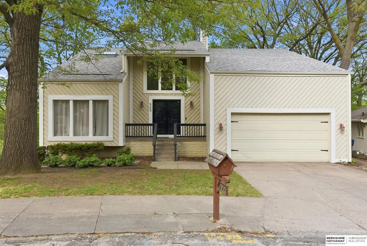 909 Ridgewood Court, Bellevue, NE 68005 - #1