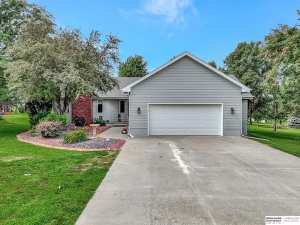 19425 Hilltop Drive, Gretna, NE 68028