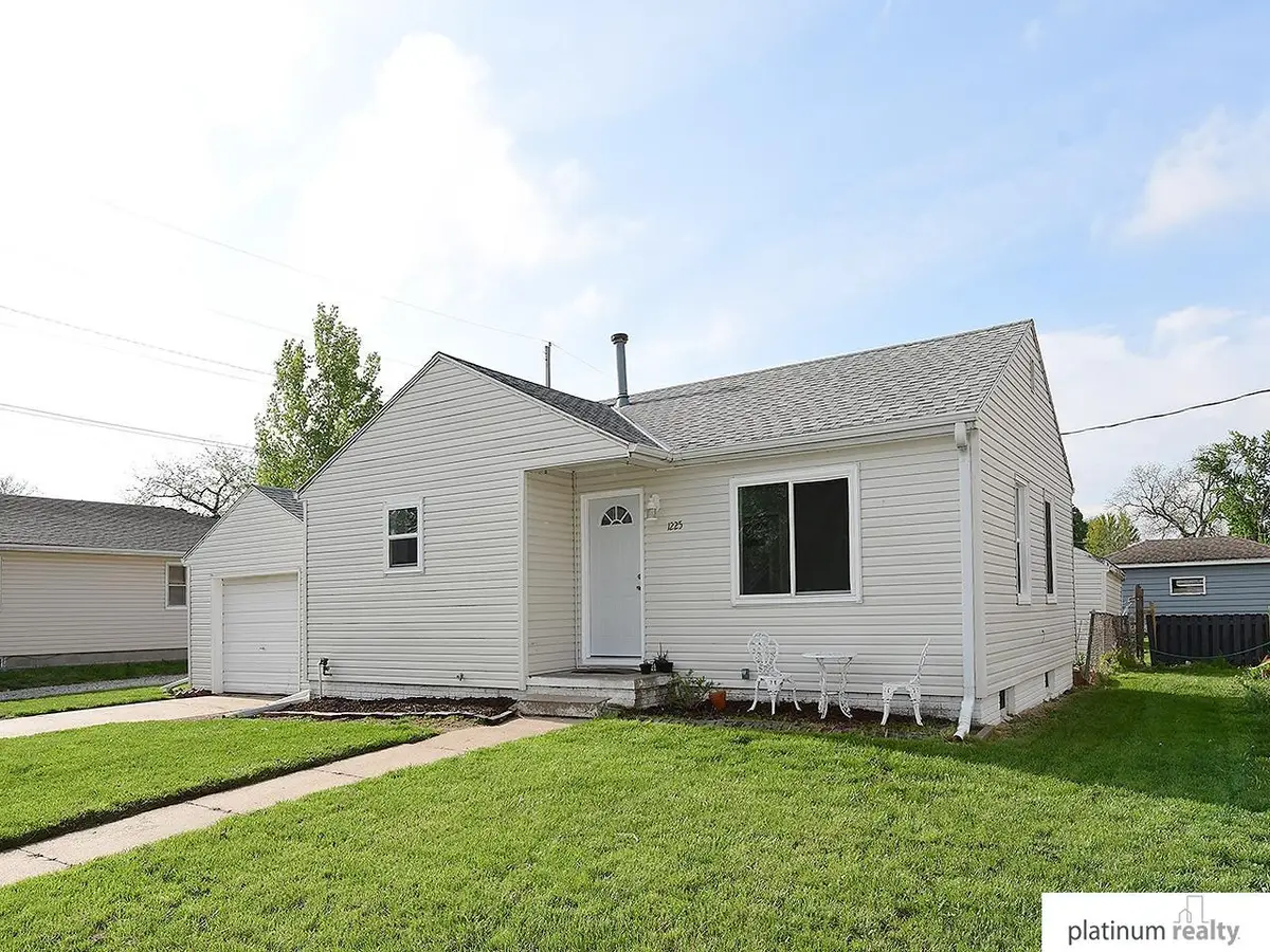 1225 E 10th Street, Fremont, NE 68025 - #1
