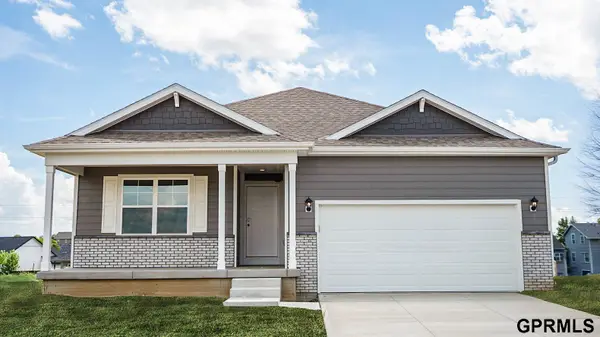 7118 S 204th Avenue, Gretna, NE 68028
