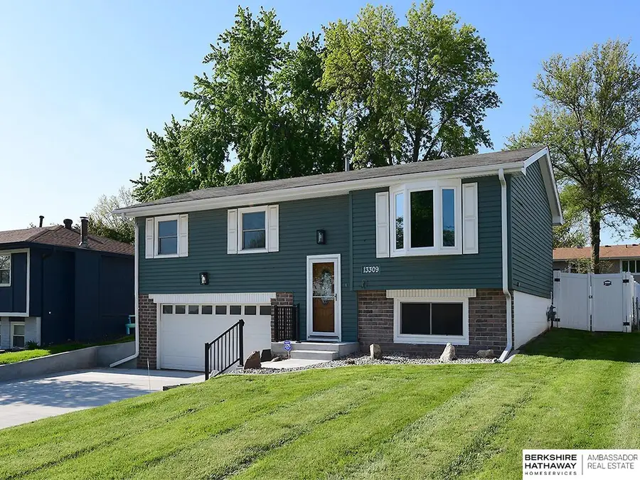 13309 Grissom Street, Papillion, NE 68138 - #2