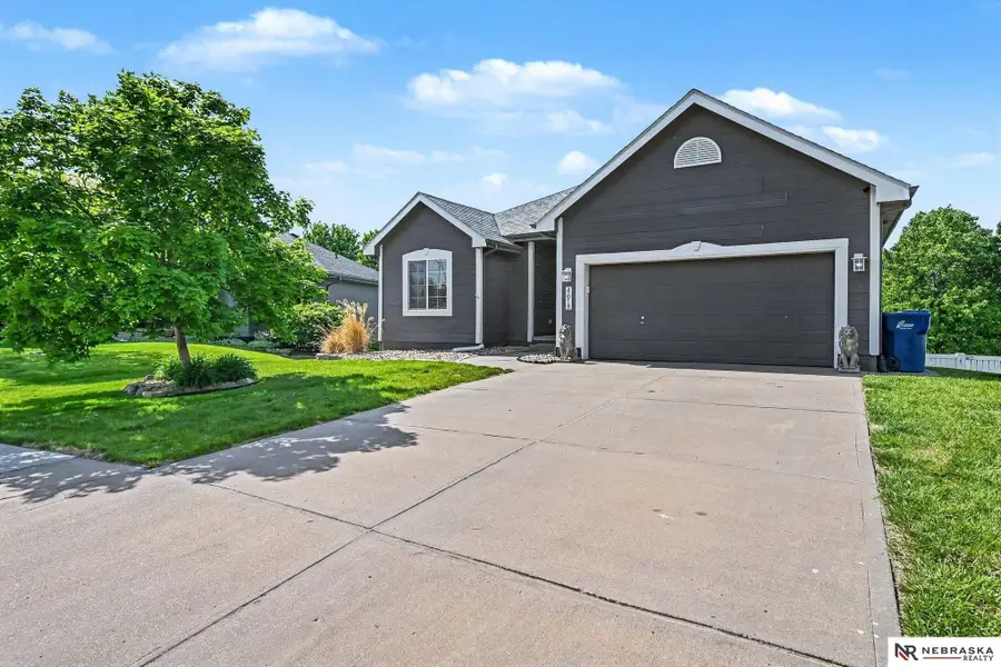 4618 Springview Drive, Papillion, NE 68133 - #3