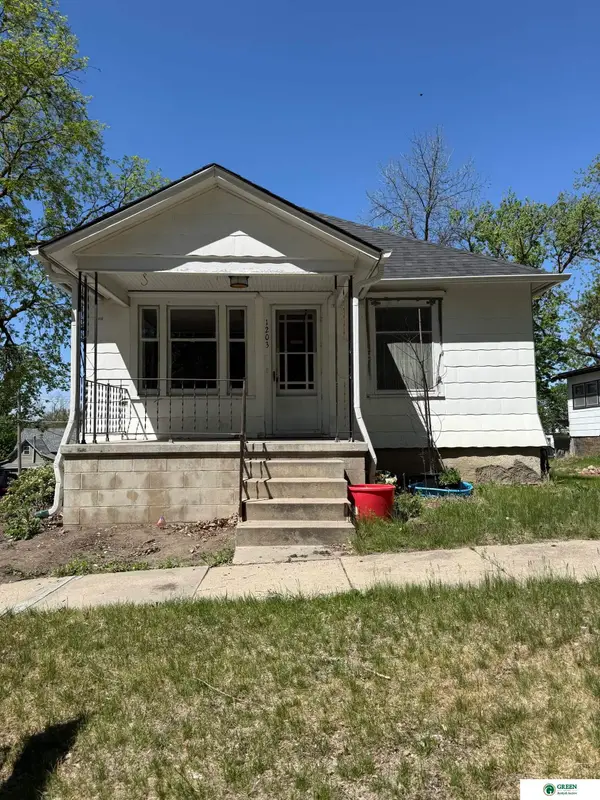 1203 N Iowa Avenue, York, NE 68467