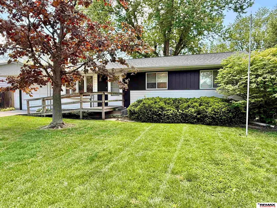 8215 Chestnut Lane, Lincoln, NE 68510 - #2