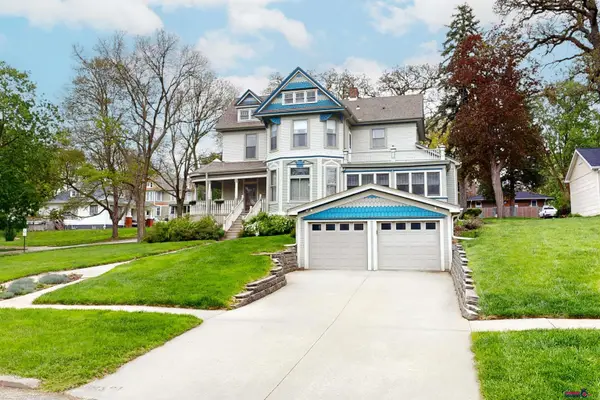 202 E Thomas Street, Avoca, IA 51521
