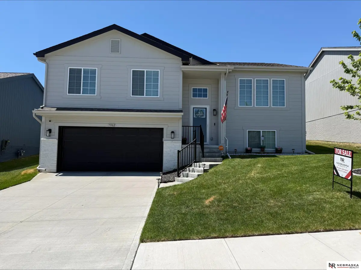 7902 N 113th Avenue, Omaha, NE 68142 - #1
