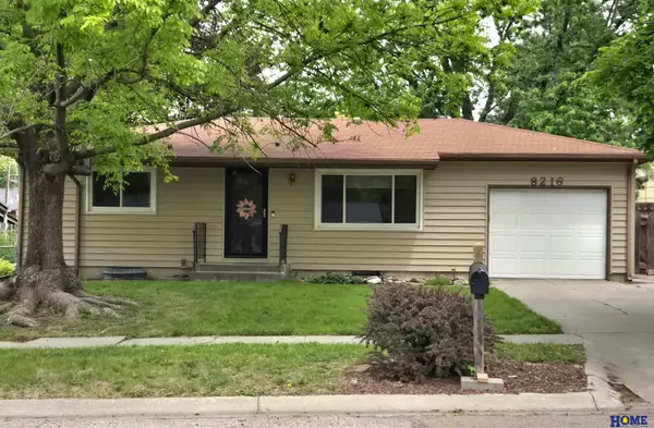 8216 Chestnut Lane, Lincoln, NE 68510