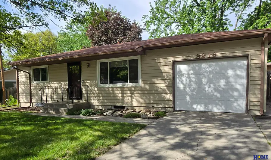 8216 Chestnut Lane, Lincoln, NE 68510 - #2