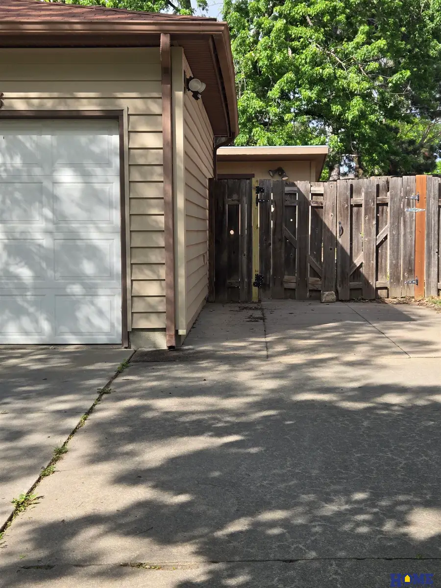8216 Chestnut Lane, Lincoln, NE 68510 - #3