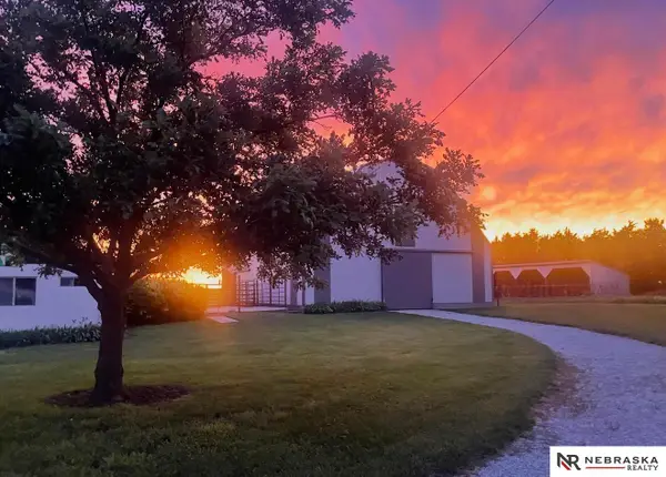 10277 SW 29 Road, Pickrell, NE 68422
