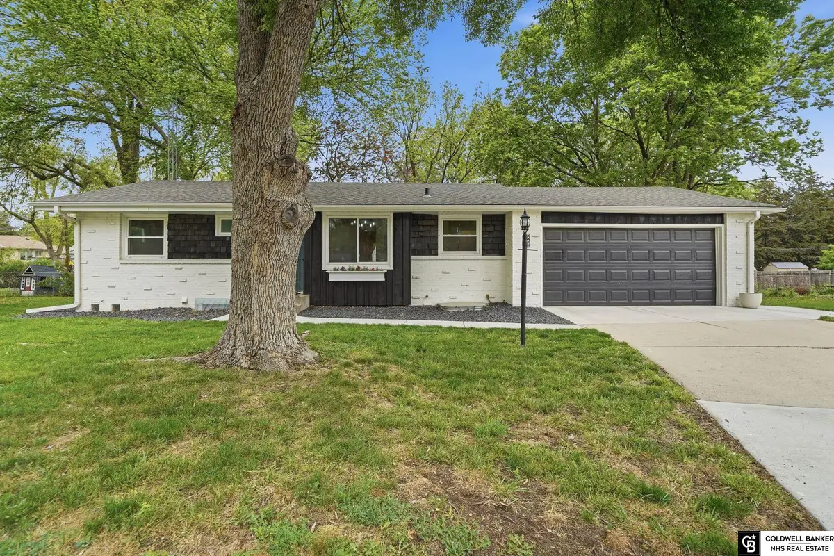 4410 Newton Circle, Lincoln, NE 68506 - #1