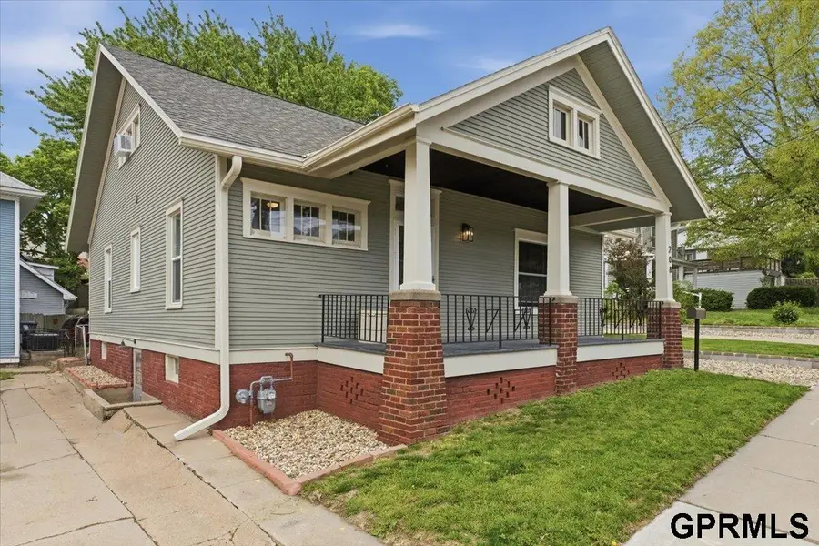 208 N 2nd Street, Council Bluffs, IA 51503 - #2