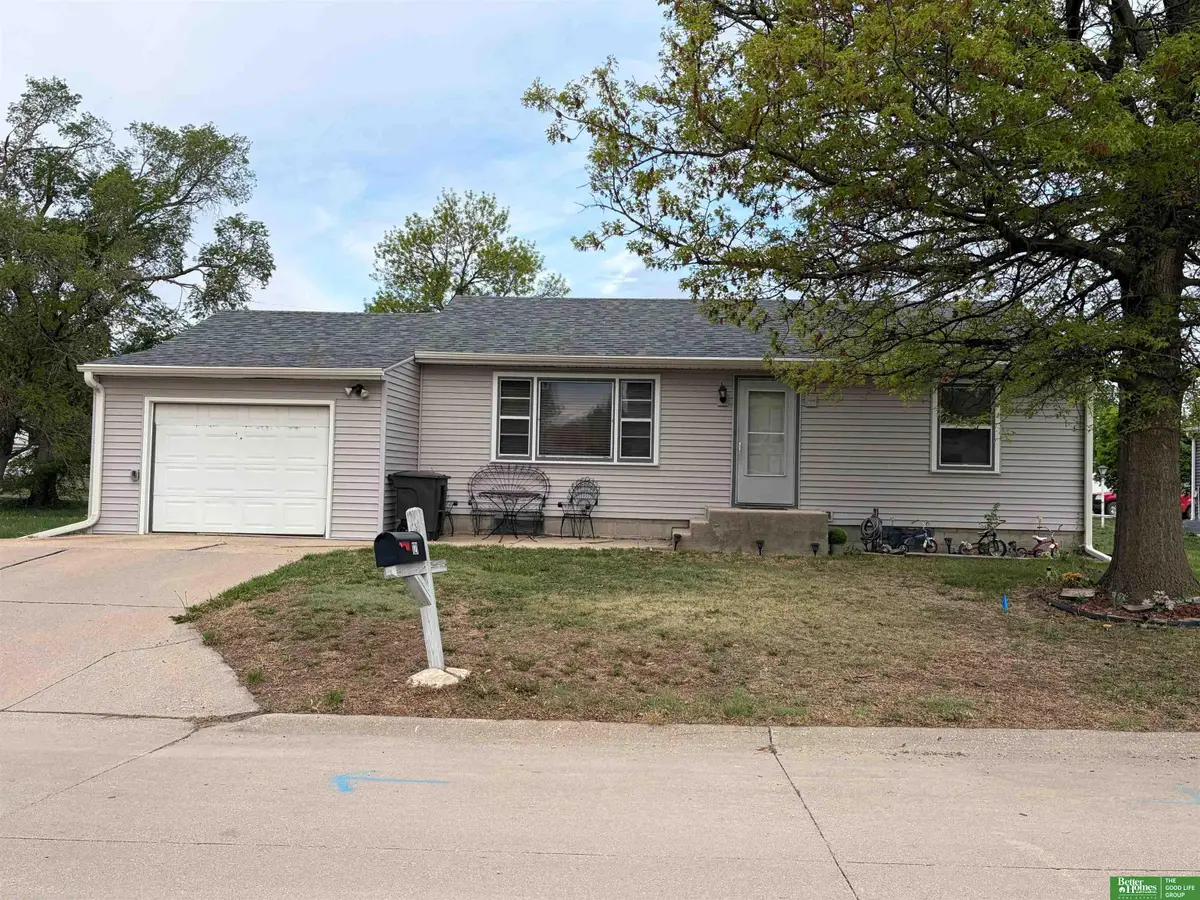 121 N Iowa Avenue, York, NE 68647 - #1