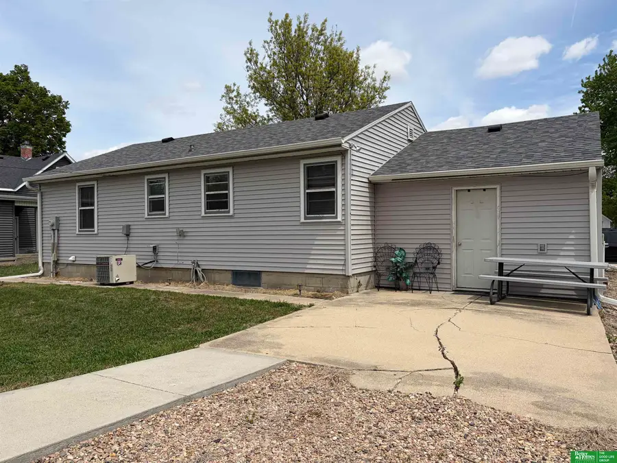 121 N Iowa Avenue, York, NE 68647 - #2