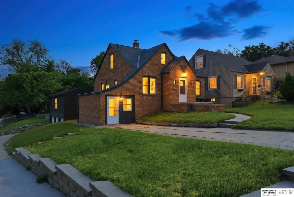 4848 Woolworth Avenue, Omaha, NE 68106 - #1