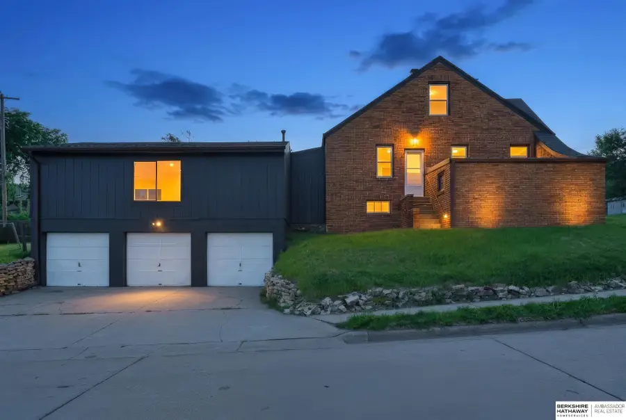 4848 Woolworth Avenue, Omaha, NE 68106 - #2