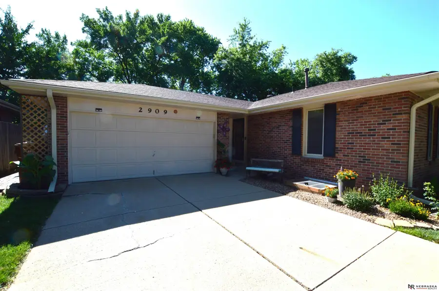 2909 S 52nd Street, Lincoln, NE 68506 - #2