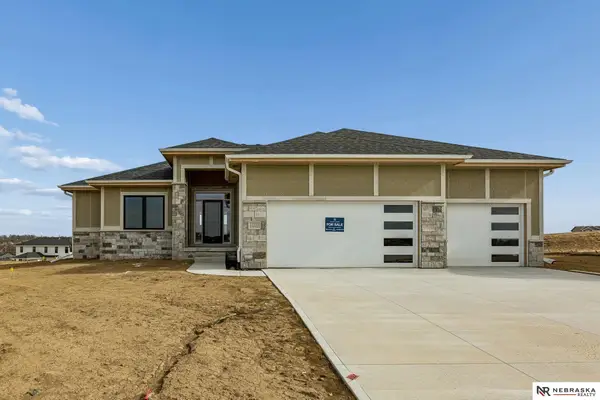 11121 N 162 Circle, Bennington, NE 68007