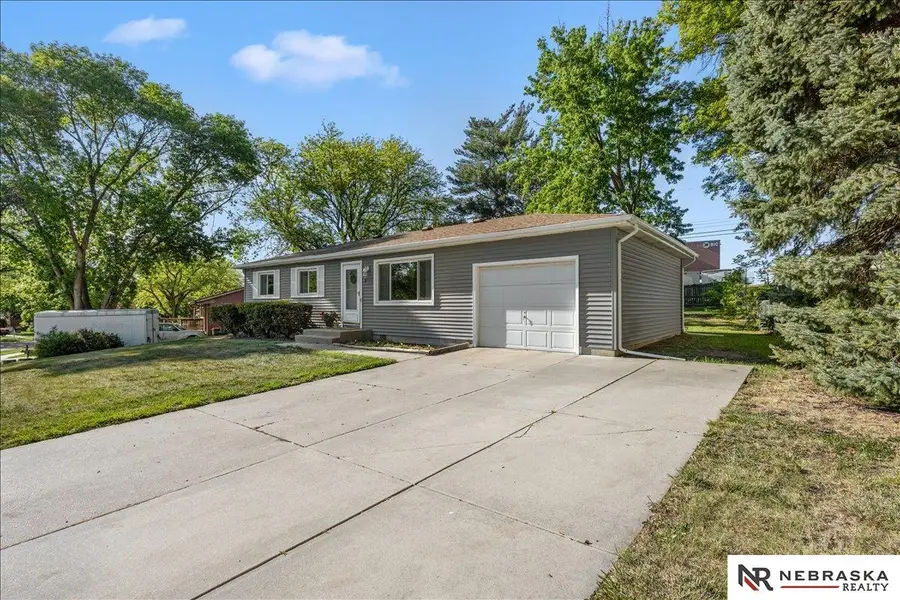 8310 Chestnut Lane, Lincoln, NE 68510 - #2