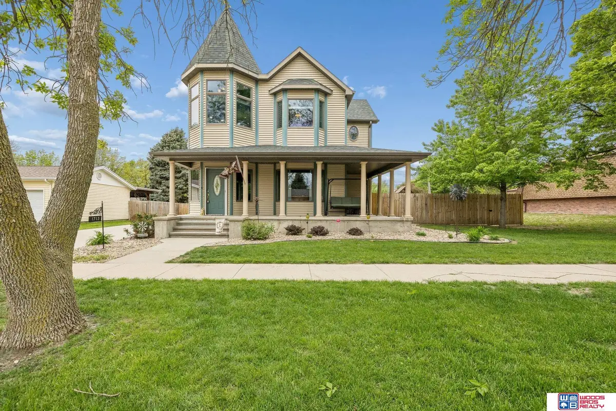 1713 N Iowa Avenue, York, NE 68467 - #1