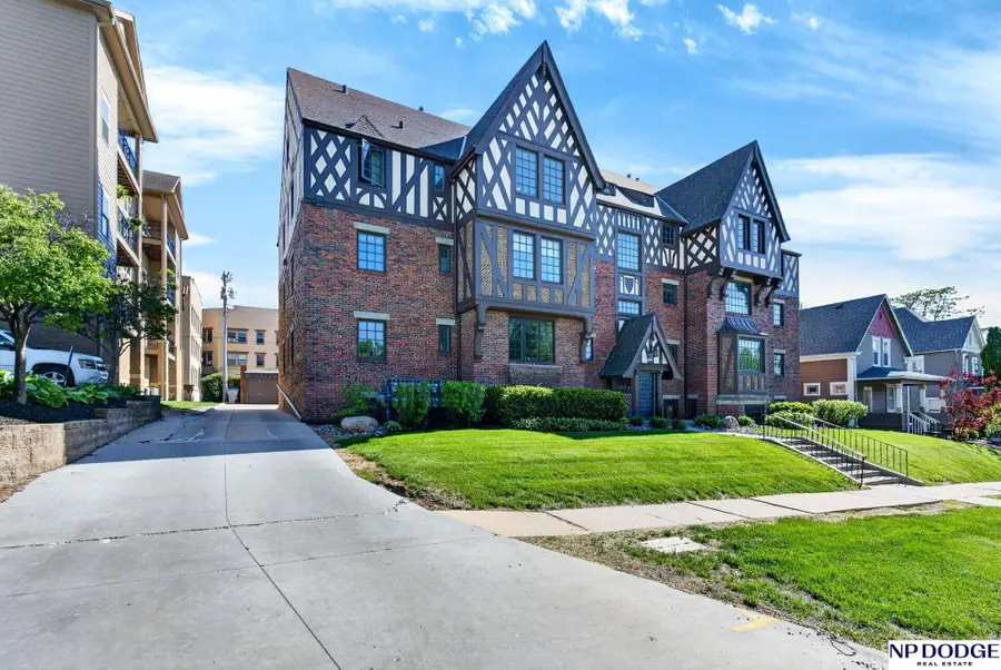 4907 Davenport Street #5, Omaha, NE 68132 - #2