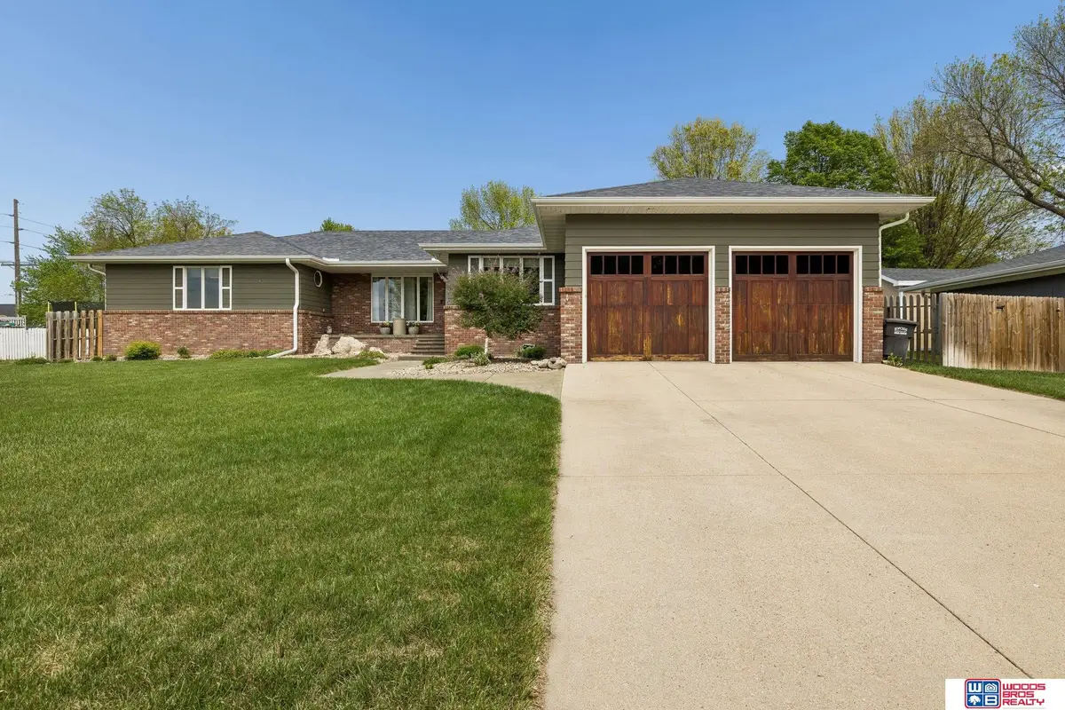 915 Woodcrest Court, York, NE 68467 - #1