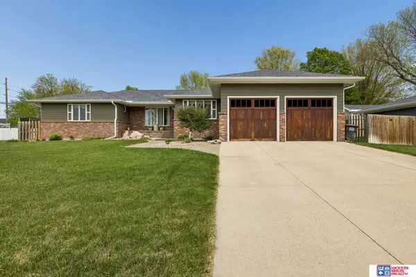 915 Woodcrest Court, York, NE 68467