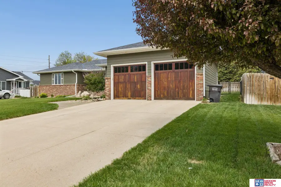 915 Woodcrest Court, York, NE 68467 - #3