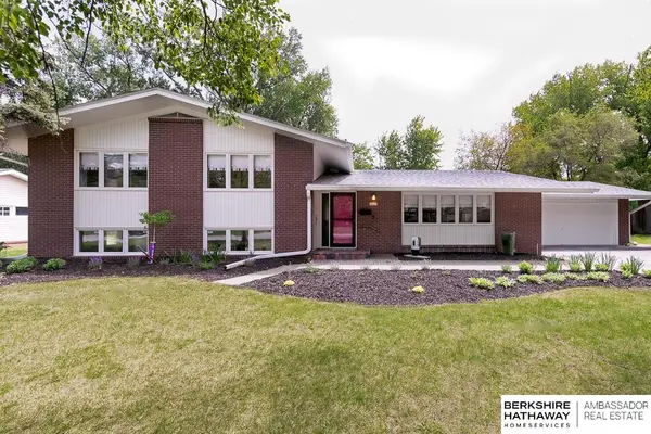 667 Dillon Drive, Omaha, NE 68132