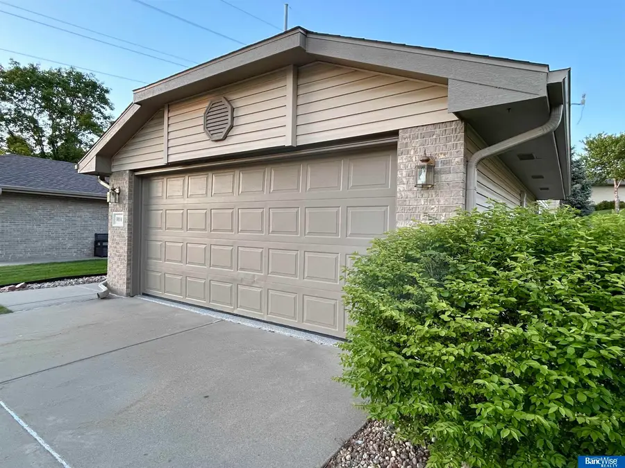 8014 Arrow Ridge Road, Lincoln, NE 68506 - #3