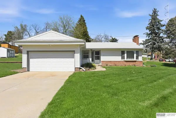 7802 Pierce Circle, Omaha, NE 68124