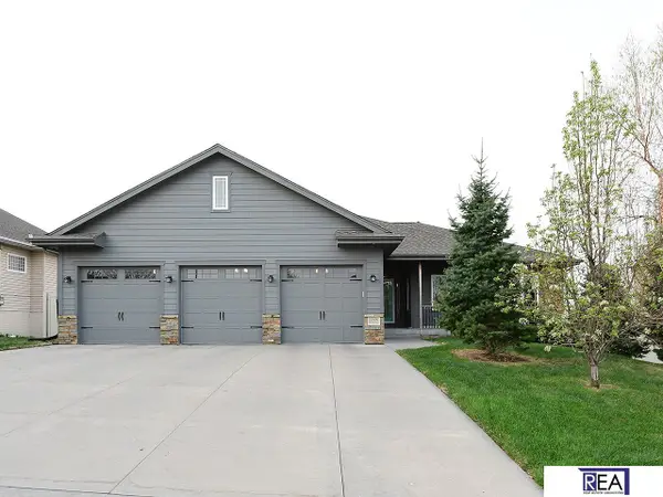 10509 Hillcrest Drive, La Vista, NE 68128
