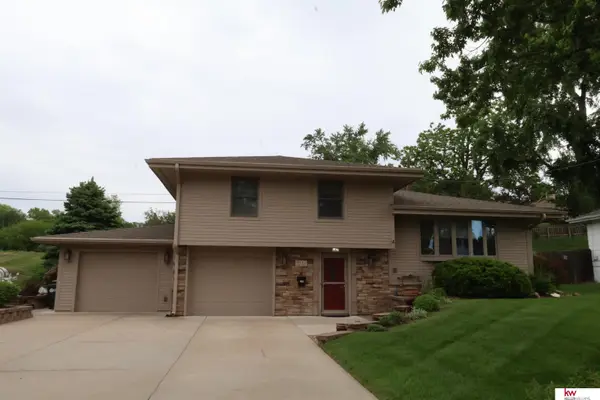 9112 Charles Street, Omaha, NE 68114