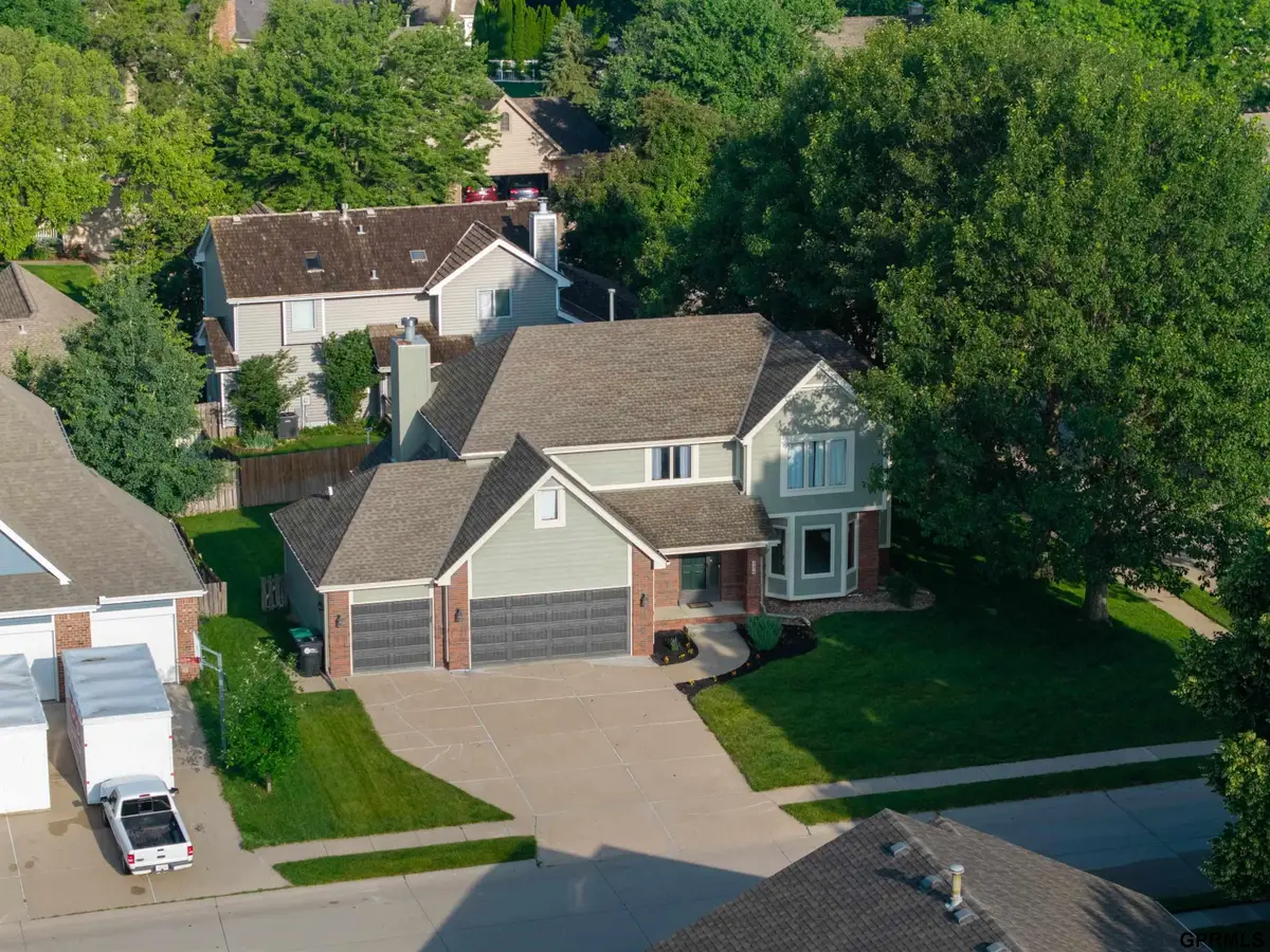 406 S 159 Avenue, Omaha, NE 68118 - #1