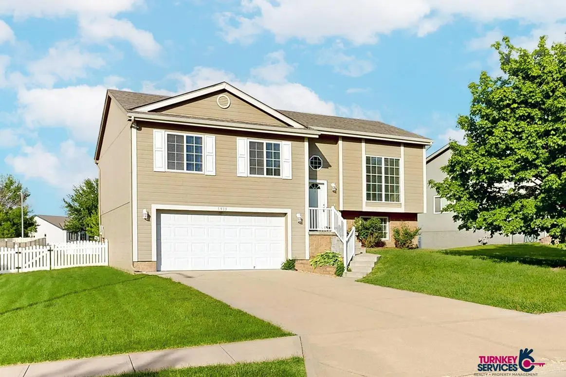 1913 Southview Drive, Papillion, NE 68046 - #1